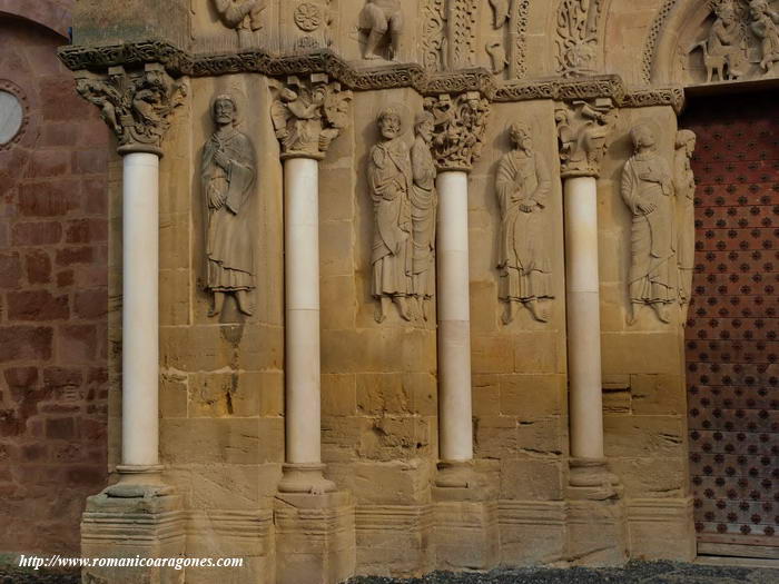 COLUMNAS Y CAPITELES DEL LADO NORTE